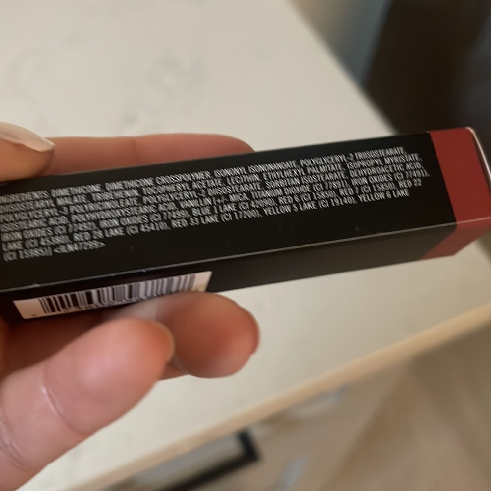 MAC powder kiss liquid lip color in mull it over NWOT - Picture 3 of 3